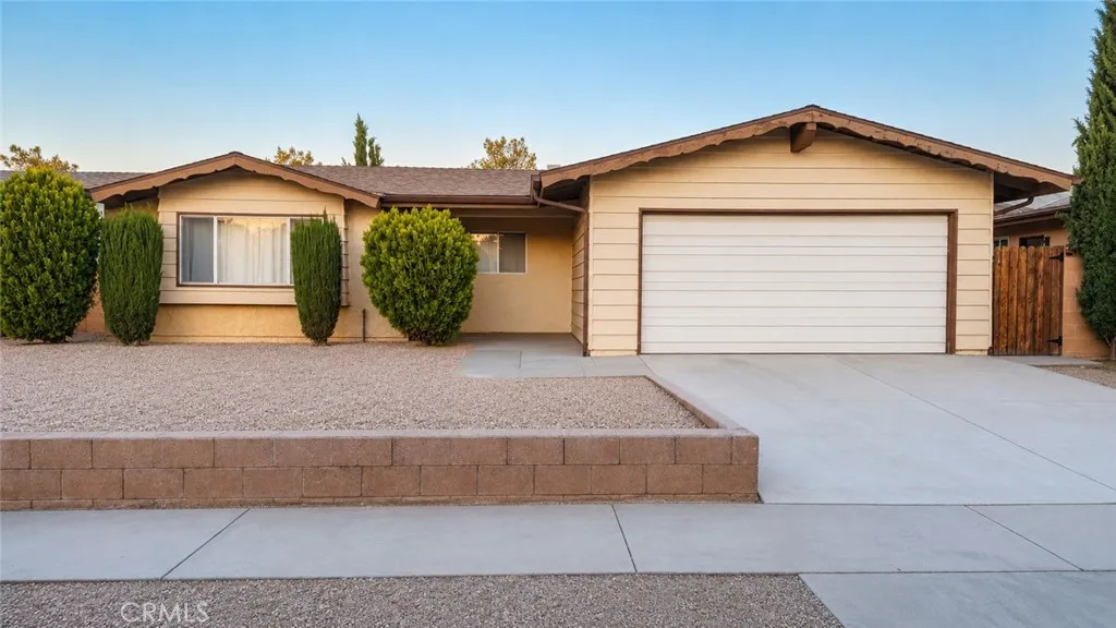 Lancaster, CA 93534
