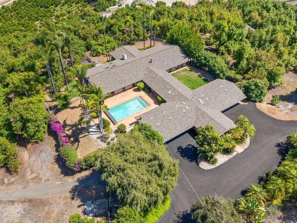 https://cdn.realtyfeed.com/cdn/127/306721141/27bfaf830ce31d685d51ff43d224a739.webp