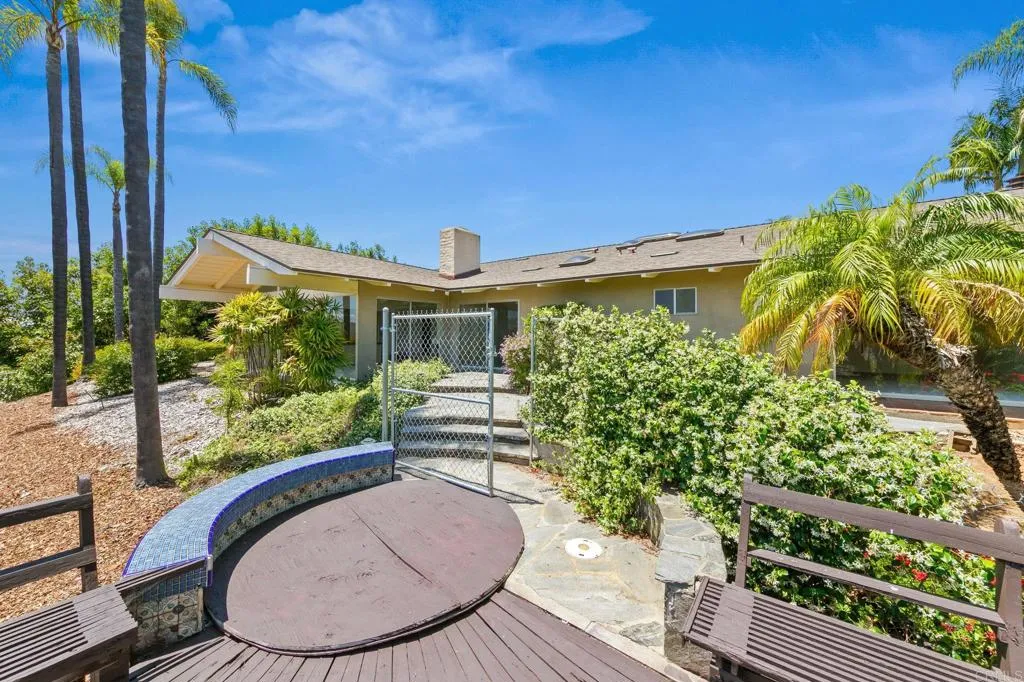 https://cdn.realtyfeed.com/cdn/127/306721141/2d5aaa36177d5bf27fb7e2647bdb5b4b.webp