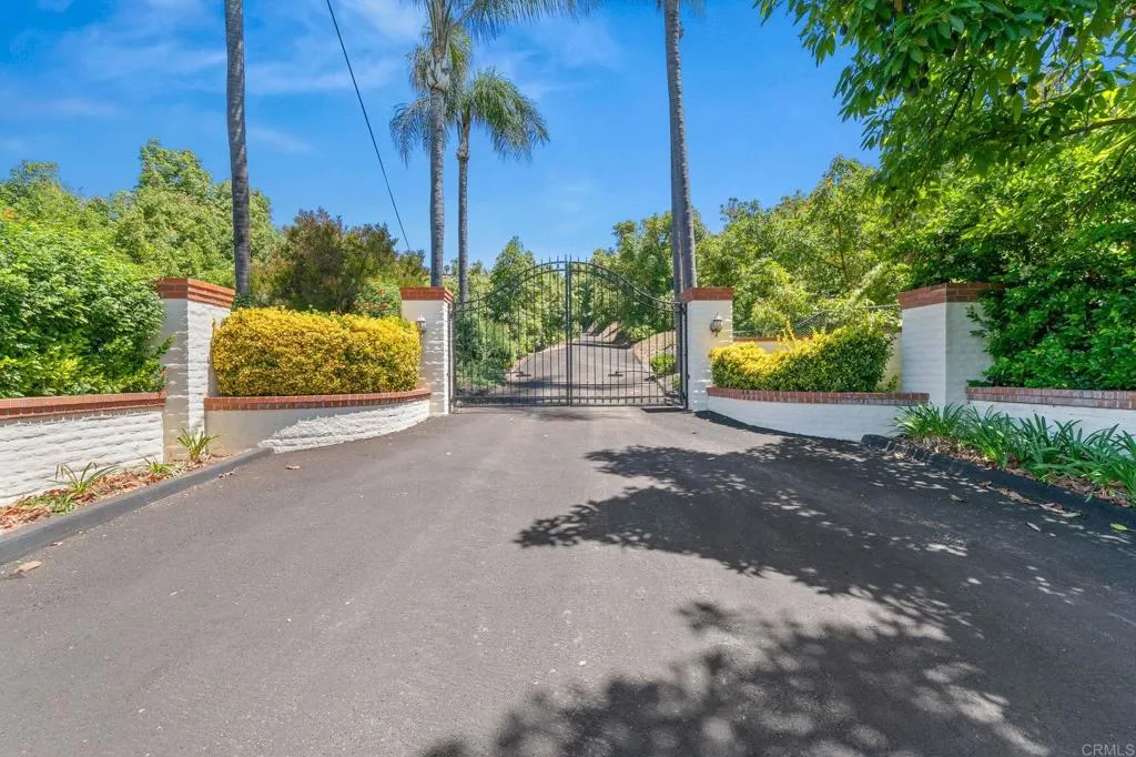 https://cdn.realtyfeed.com/cdn/127/306721141/34f84d291337afe4fb1a0f4cf92590f2.webp