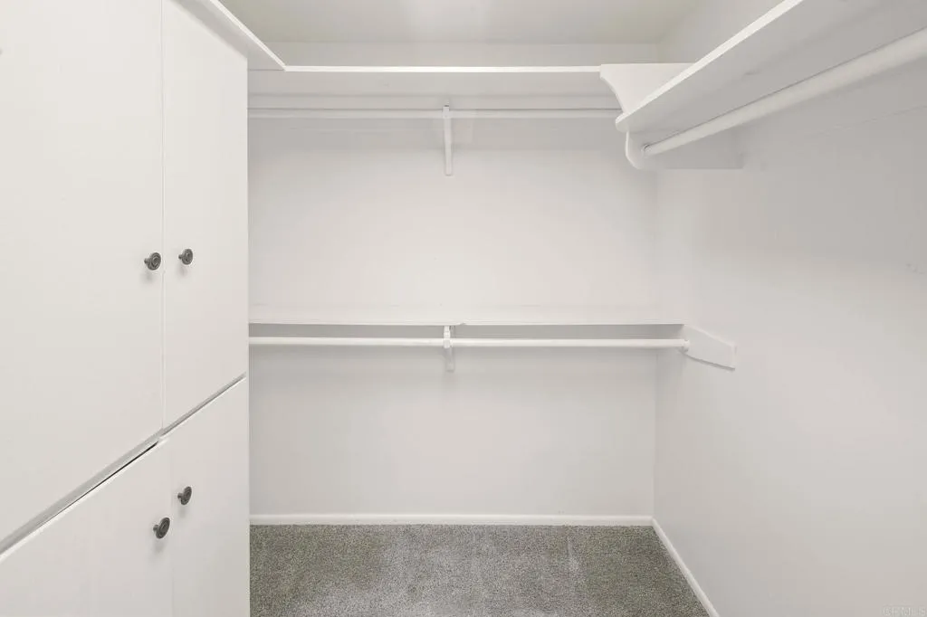 https://cdn.realtyfeed.com/cdn/127/306721141/452f2a3cdcc78e4a61a1ae9944dcc5b7.webp