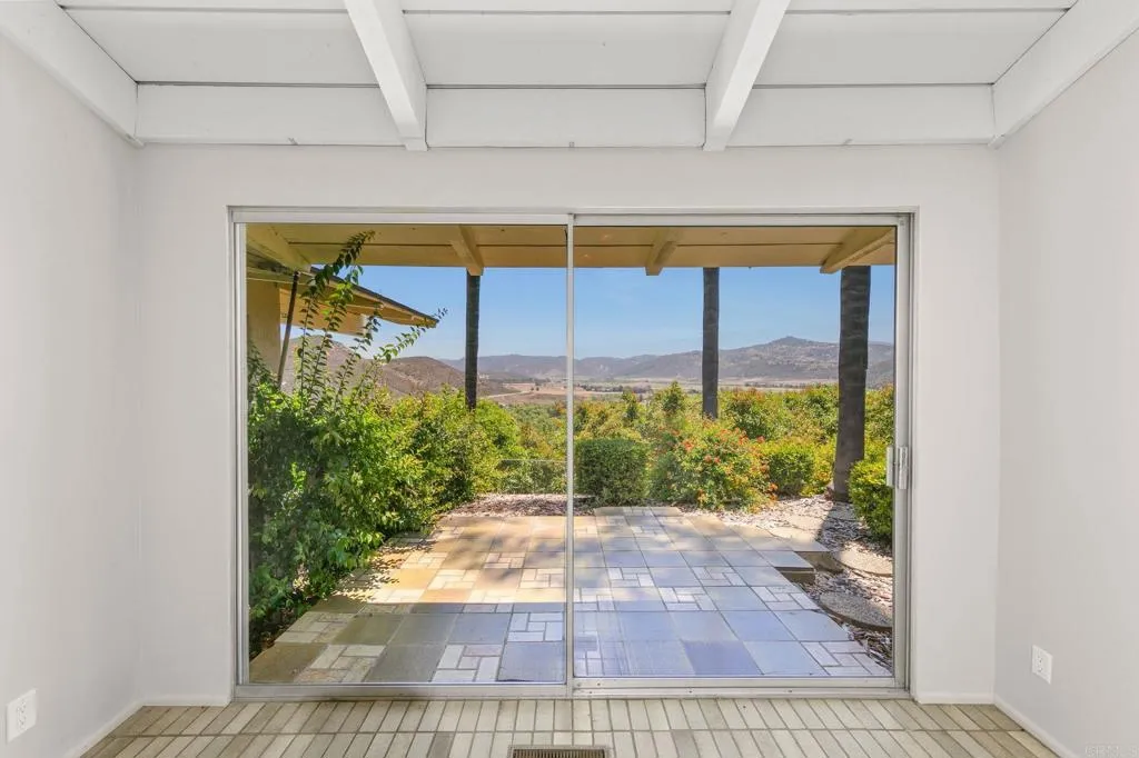 https://cdn.realtyfeed.com/cdn/127/306721141/5c37bbf9be4e85d0a1314a24823a973b.webp