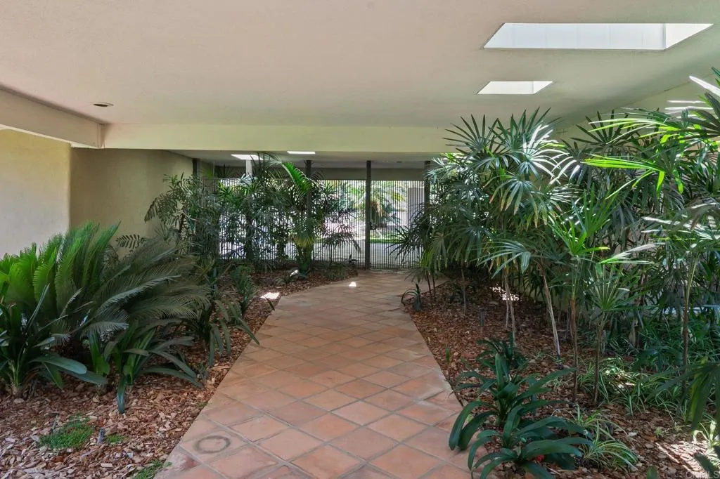 https://cdn.realtyfeed.com/cdn/127/306721141/827d2d6cefa2d4956ae652624fc1e9a4.webp