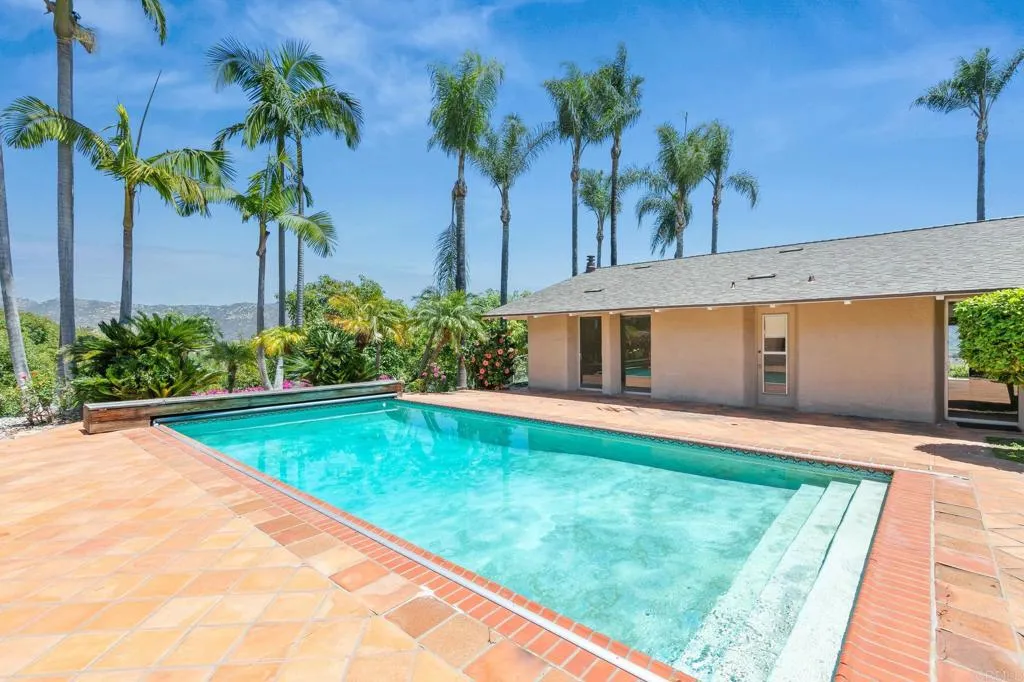 https://cdn.realtyfeed.com/cdn/127/306721141/b4cb1f1d3d1d7c02e68723750b8900ce.webp