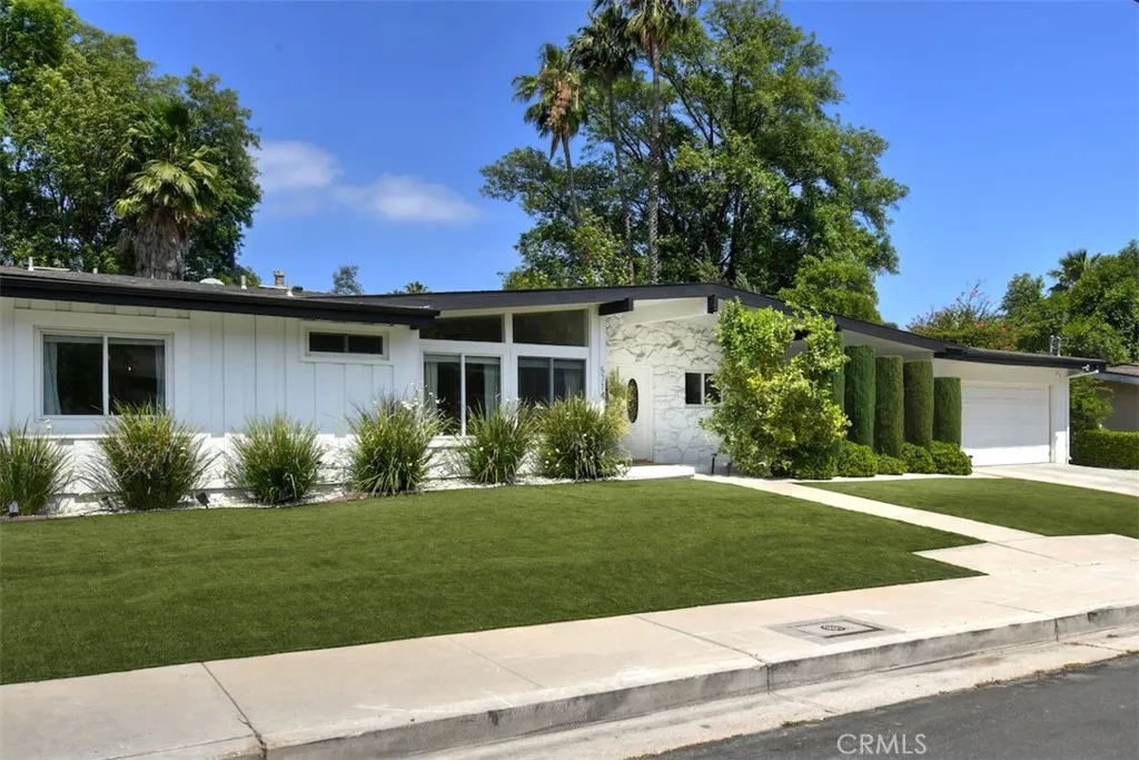 Woodland Hills, CA 91367