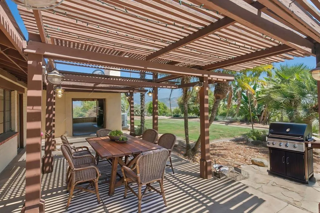 https://cdn.realtyfeed.com/cdn/127/306721200/67d481d5870e3a8db4bc78acec4077ba.webp