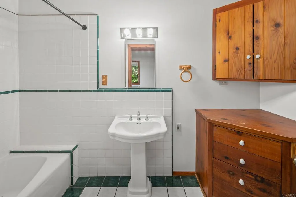 https://cdn.realtyfeed.com/cdn/127/306721200/bf84635f8b3ed79ccfd9e09e12c0a8d7.webp