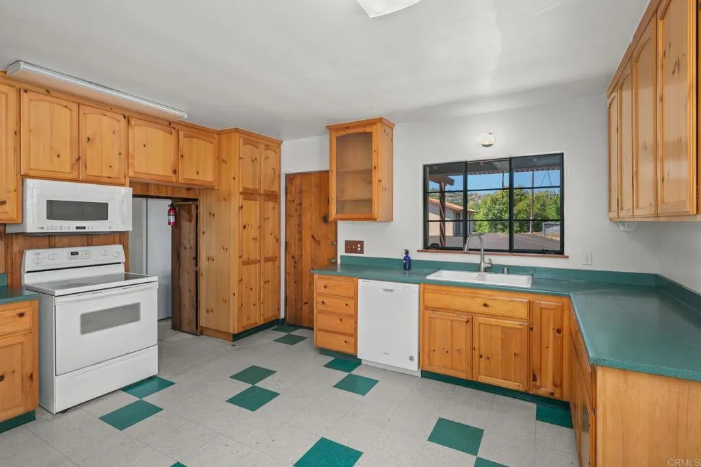 https://cdn.realtyfeed.com/cdn/127/306721200/cc3efcea04cd74bb6f23b18ae7e9313b.webp