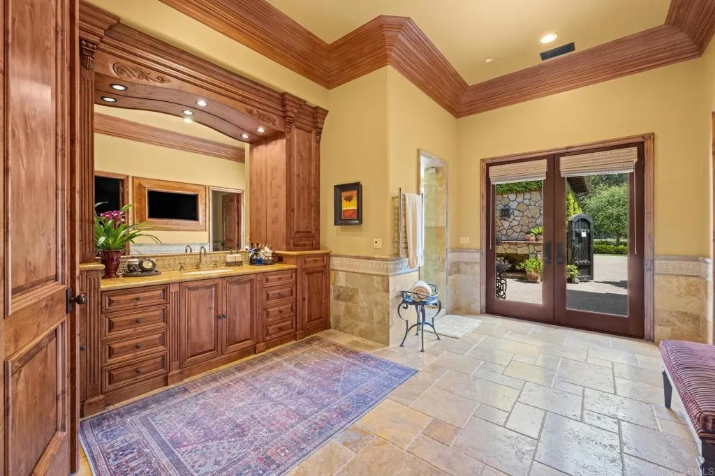 https://cdn.realtyfeed.com/cdn/127/306721288/551b55bef6c9f8c8d51e15ce39a0f065.webp