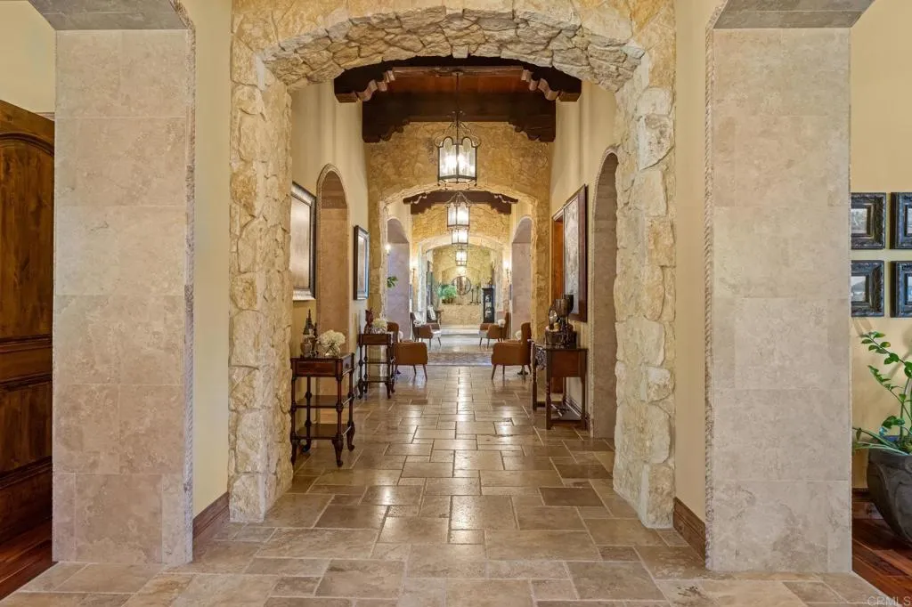https://cdn.realtyfeed.com/cdn/127/306721288/6080b219e097c3a76a591caa37656237.webp