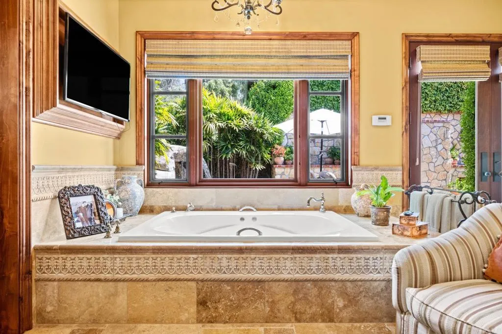 https://cdn.realtyfeed.com/cdn/127/306721288/9c9a2cf2a855bc8de912db9fd3f3d635.webp