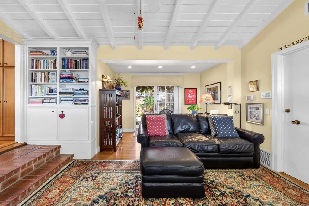https://cdn.realtyfeed.com/cdn/127/306721350/4763e289416f7db4ac5556d722f16390.webp