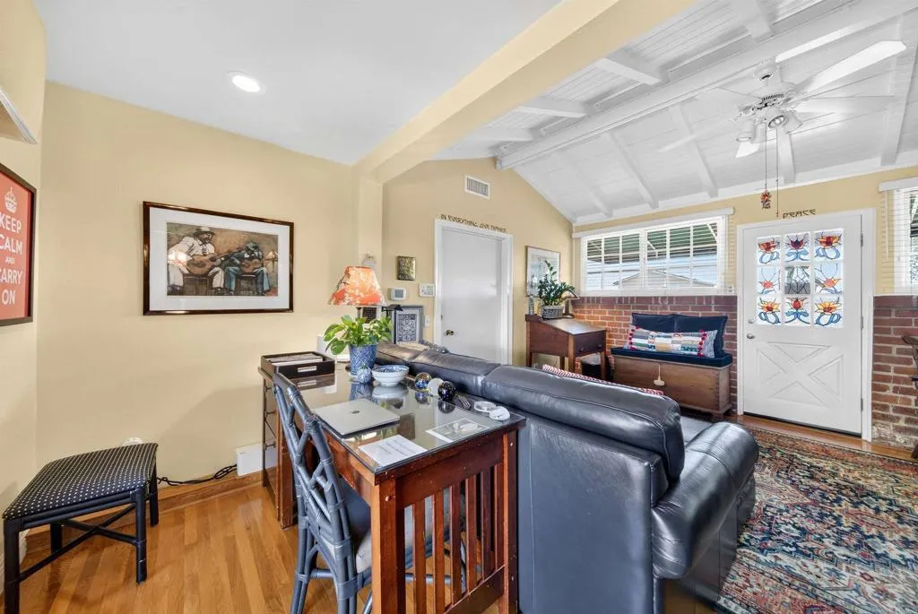 https://cdn.realtyfeed.com/cdn/127/306721350/aa3cc243d84772fbfb22de8c812a87e0.webp