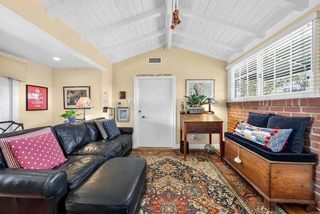 https://cdn.realtyfeed.com/cdn/127/306721350/b1124cd1d3da62e08e534257eea2e4b8.webp