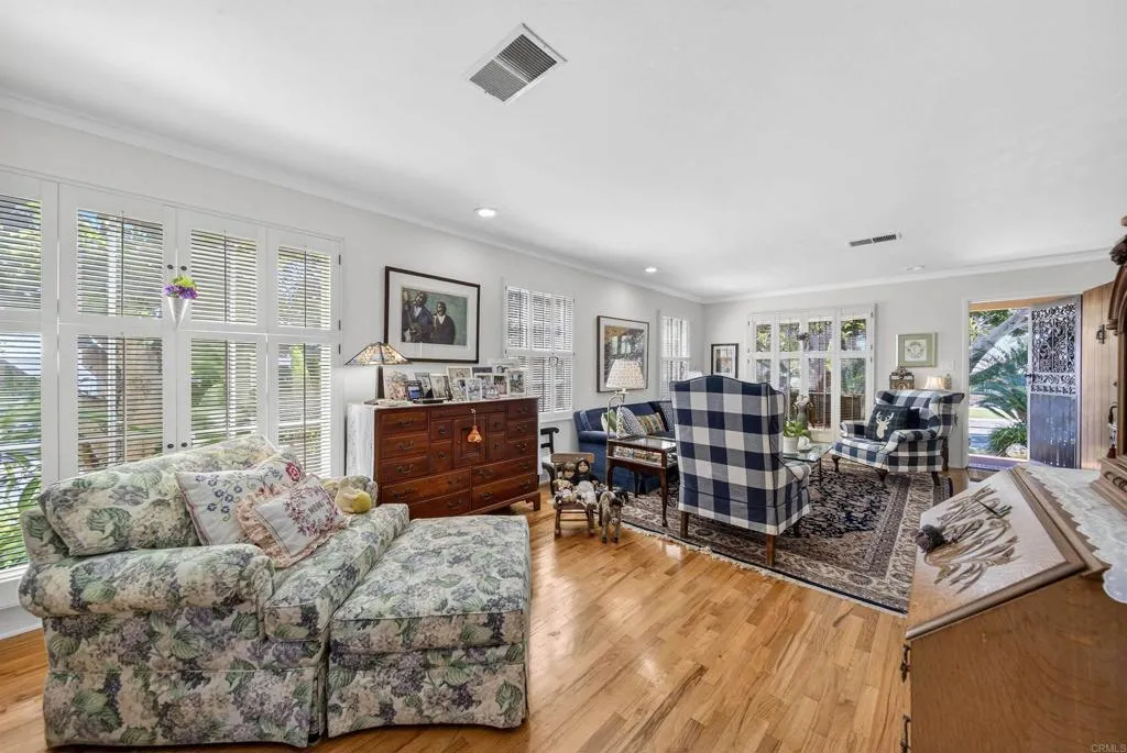 https://cdn.realtyfeed.com/cdn/127/306721350/d3ae6386f3968c1963daf54cffc173a1.webp