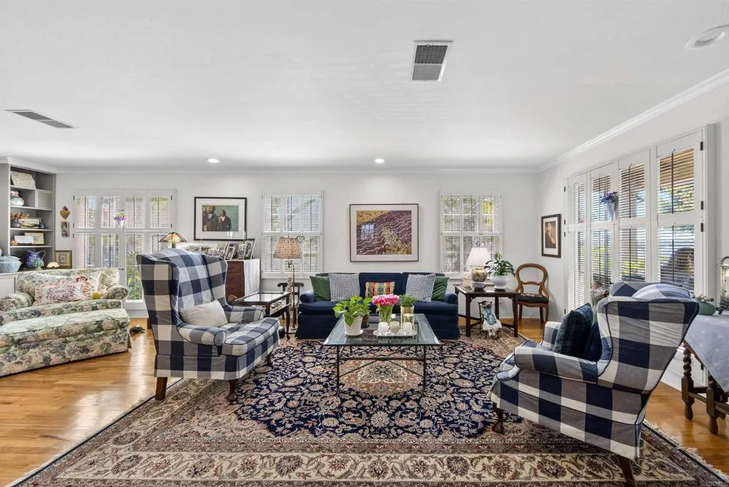 https://cdn.realtyfeed.com/cdn/127/306721350/f6deacab0ee1e6426495d6431862743f.webp