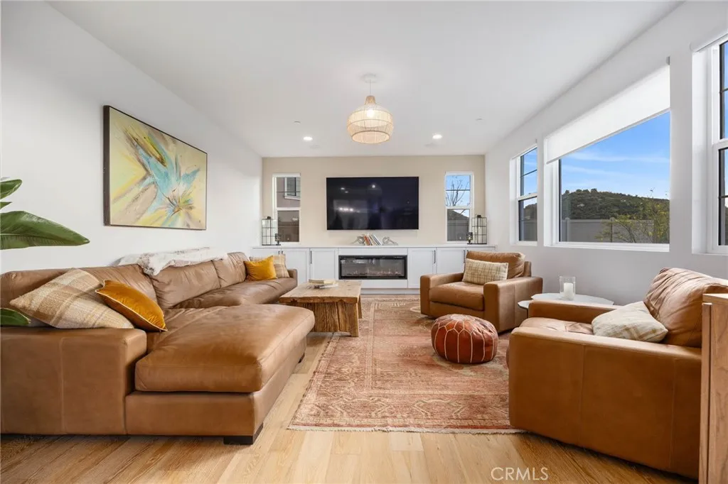 https://cdn.realtyfeed.com/cdn/127/306721394/18ae2fb1d2a035f47d35c1942bf4d42d.webp