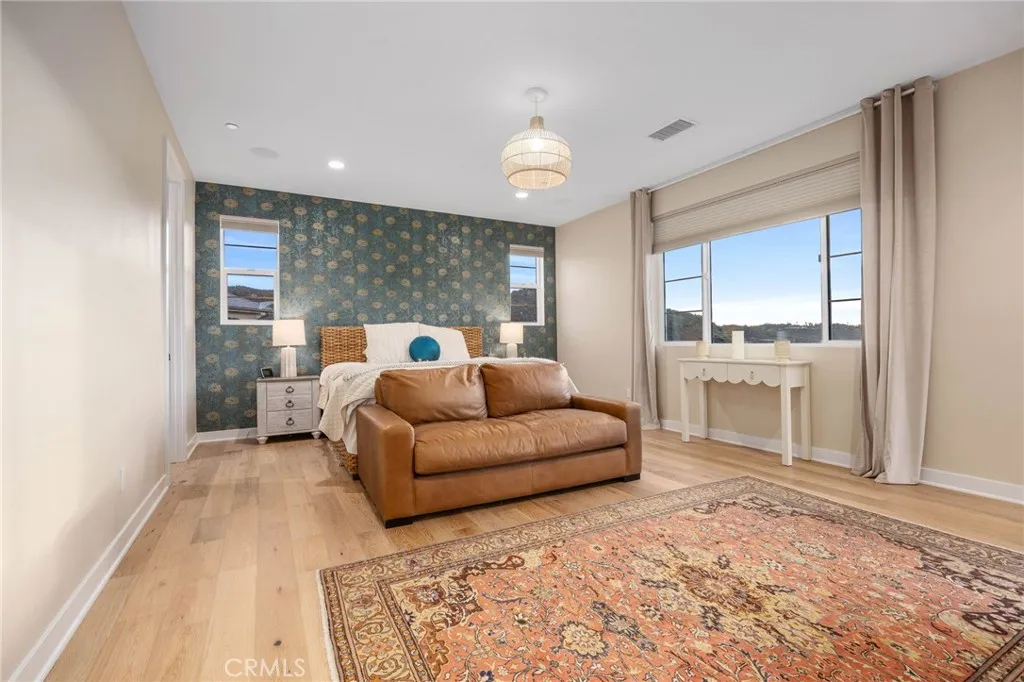 https://cdn.realtyfeed.com/cdn/127/306721394/8df07abc6c48ba0353aa25068067ddff.webp
