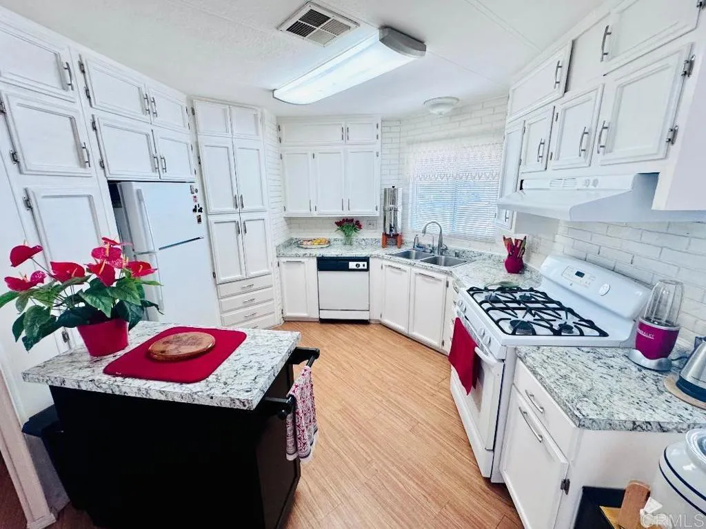 https://cdn.realtyfeed.com/cdn/127/306721406/e1fa1627143ce695ee4df401a36833c3.webp
