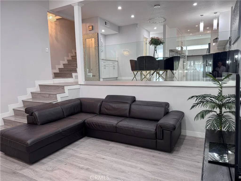 Woodland Hills, CA 91367