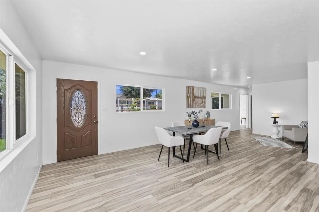 https://cdn.realtyfeed.com/cdn/127/306721457/0294984e048468e29b37ba7fa6df532e.webp