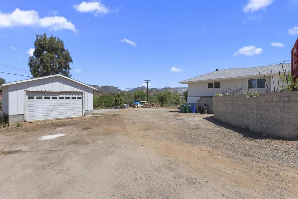 https://cdn.realtyfeed.com/cdn/127/306721457/7cd378d098369fca54b0ead5cb437d68.webp
