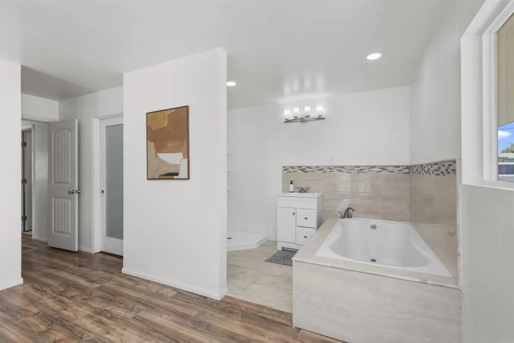 https://cdn.realtyfeed.com/cdn/127/306721457/b3ba3bf3329defcd22f6f1435797b32c.webp