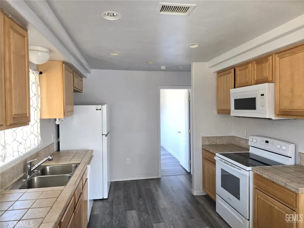 2021 Pecos Avenue, Lake Isabella, CA 93240 - Photo 4 of 19, Lake Isabella, CA