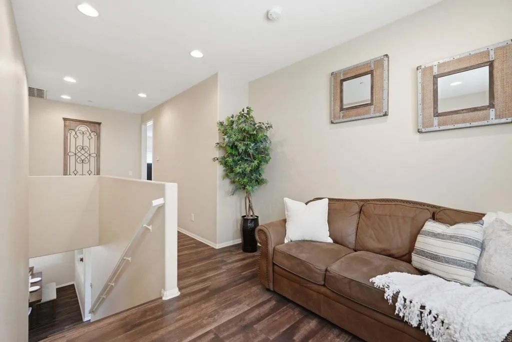 https://cdn.realtyfeed.com/cdn/127/306721623/ad461f5b205c234150da212999f20418.webp