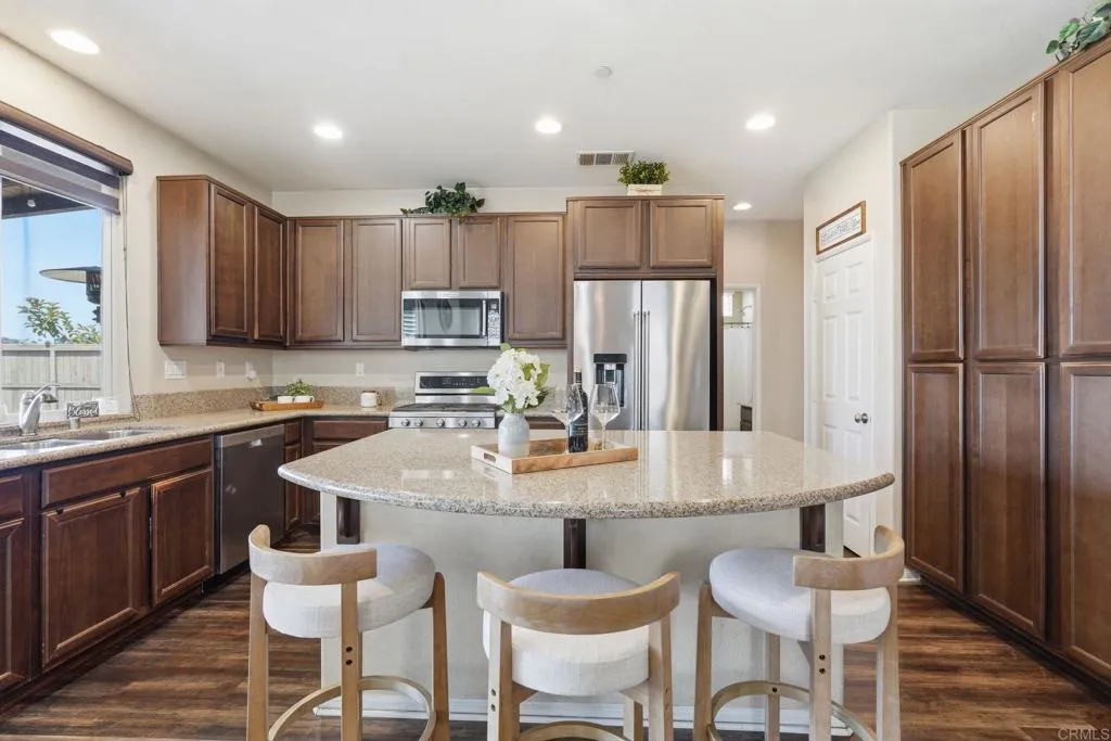 https://cdn.realtyfeed.com/cdn/127/306721623/c8a7f75610a3a0324d9ae698236cc25d.webp
