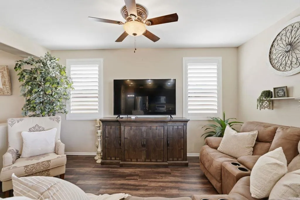 https://cdn.realtyfeed.com/cdn/127/306721623/e4a112ba907dfff0b1be507b58e3c4d1.webp