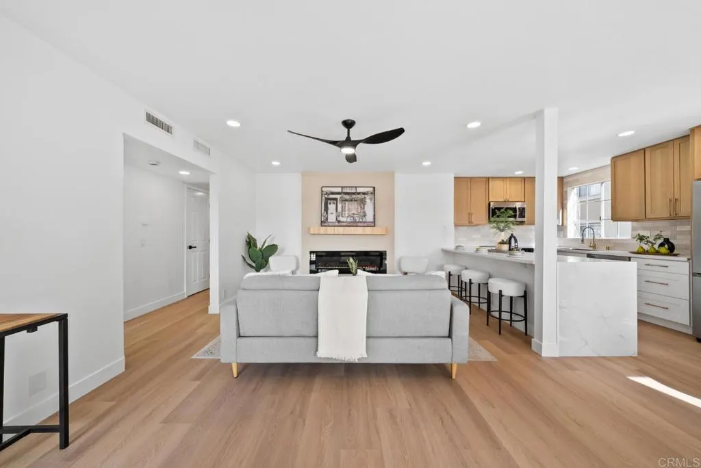 https://cdn.realtyfeed.com/cdn/127/306721626/f89def3f8ab2e001223c3aa6c82ec7aa.webp