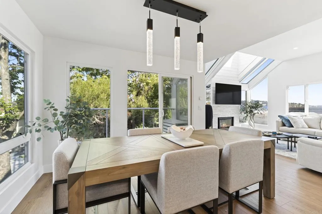 https://cdn.realtyfeed.com/cdn/127/306721641/1f244cae574ac881a7e3fbf0eae00199.webp
