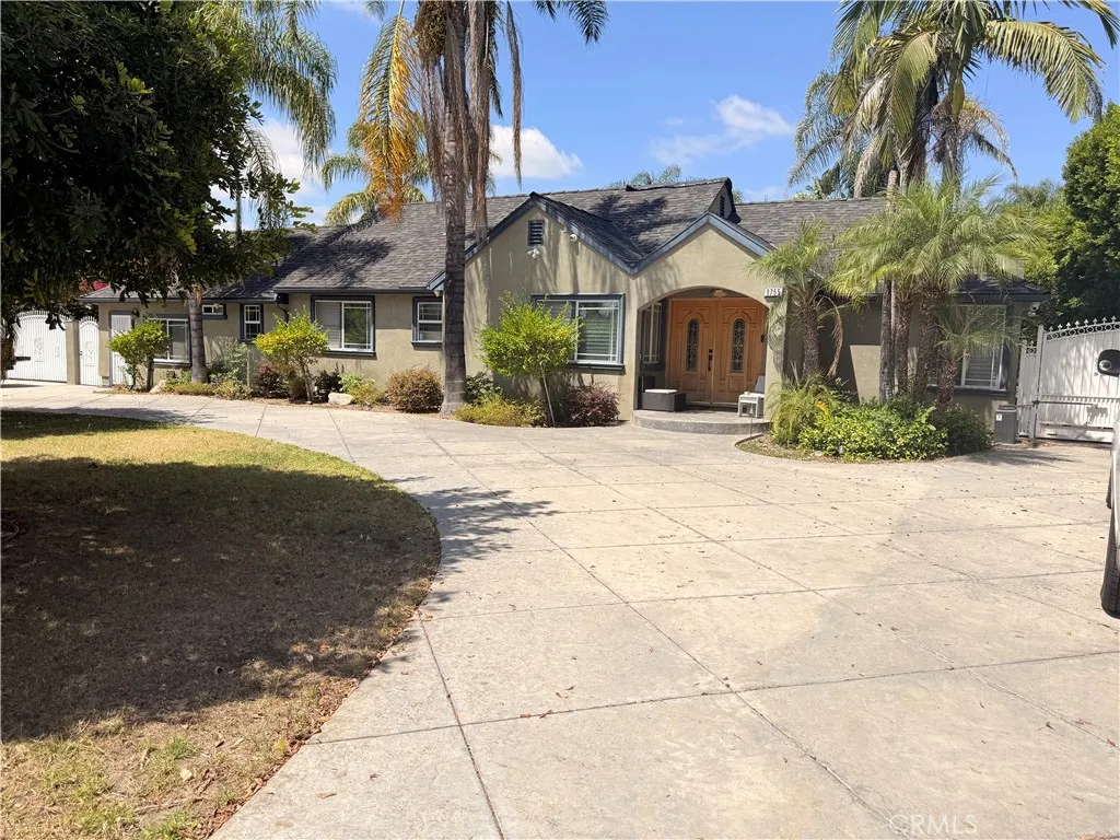 9755 Noble Ave