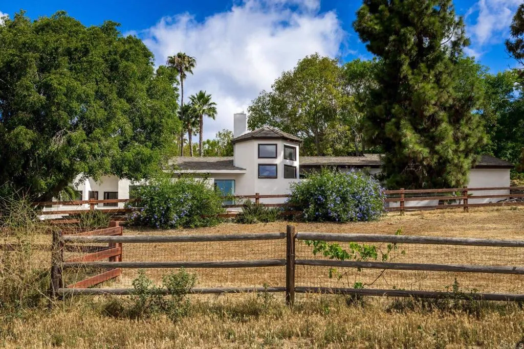 https://cdn.realtyfeed.com/cdn/127/306721707/c45a38fea59bb1237e7331b856599f1b.webp