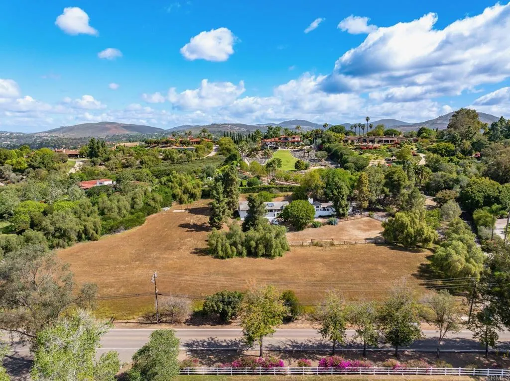 https://cdn.realtyfeed.com/cdn/127/306721707/c7b109440e7fc8cf6588ced3f5f3f7f2.webp