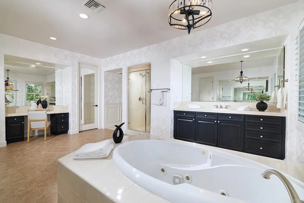 https://cdn.realtyfeed.com/cdn/127/306721831/ccf35040de714f9506add86ccbef765c.webp