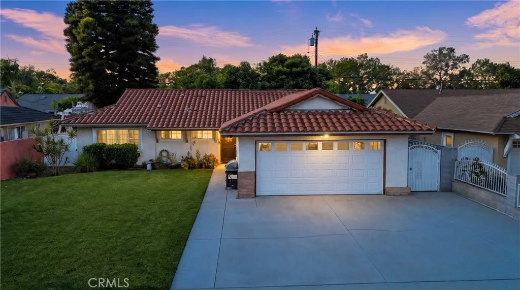 Santa Ana, CA 92704