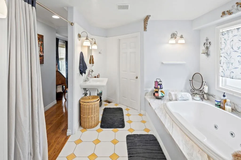 https://cdn.realtyfeed.com/cdn/127/306721955/fe3972df380617aeacd0d32abc2a5808.webp