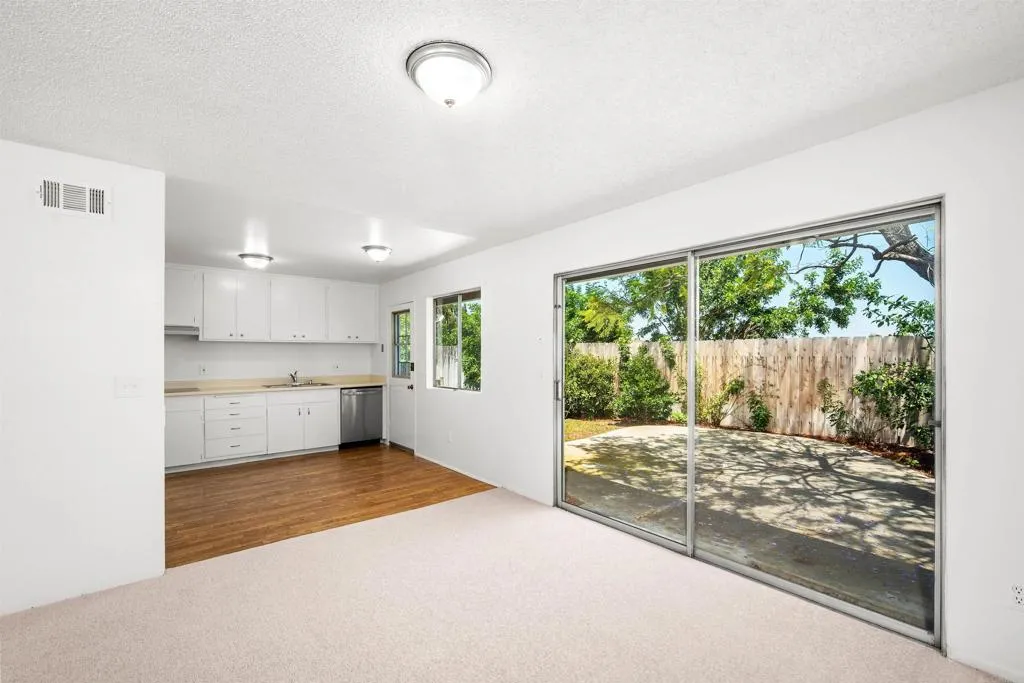 https://cdn.realtyfeed.com/cdn/127/306721991/4f7aaeb6d95f8948b1005d693edebaa6.webp