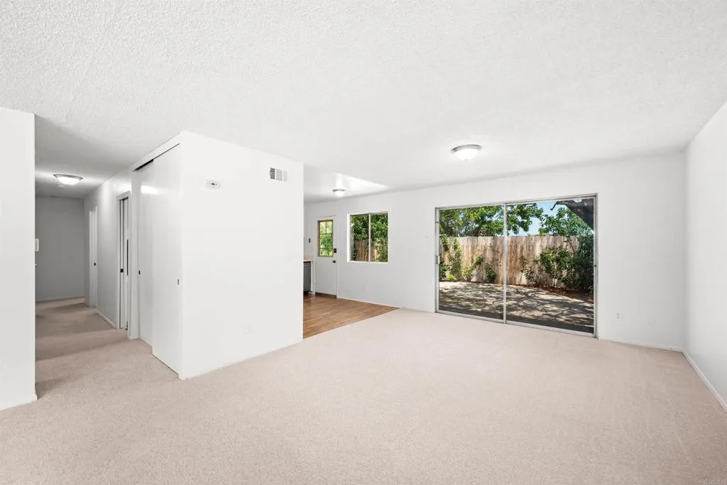 https://cdn.realtyfeed.com/cdn/127/306721991/6e173ec02a8eb2e65cda6c064dfb78e4.webp