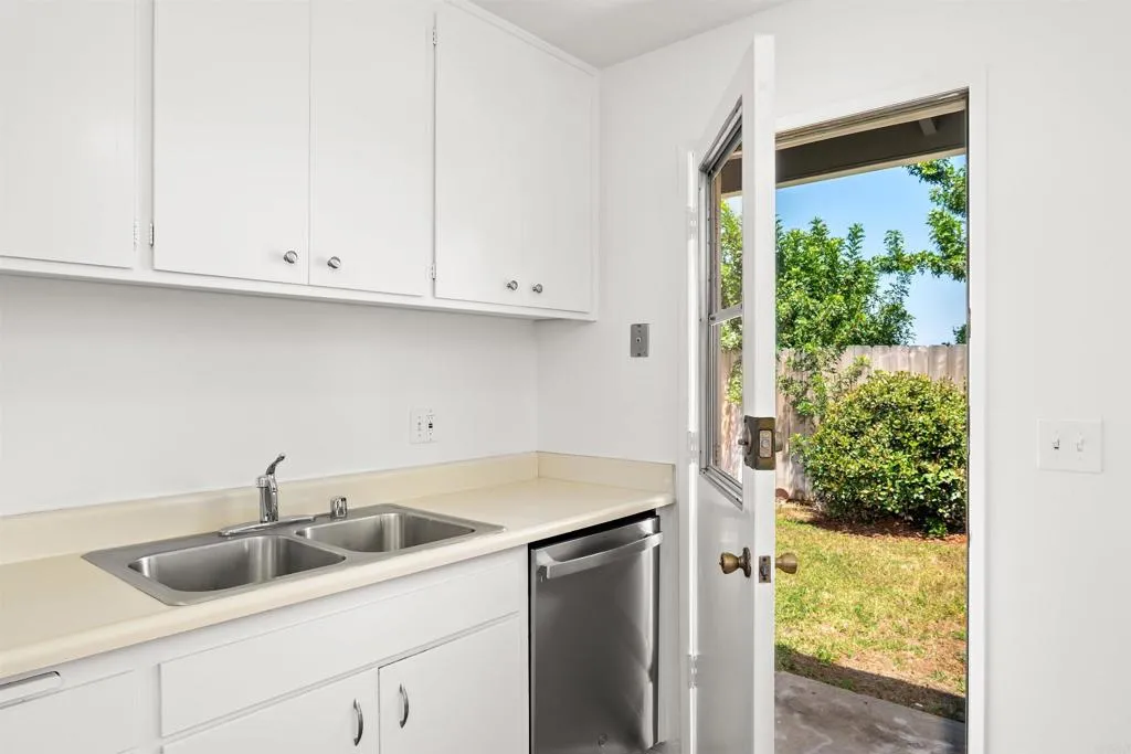 https://cdn.realtyfeed.com/cdn/127/306721991/f7a56e46a0c5eaf5a2b54ce7eb1b8a5c.webp
