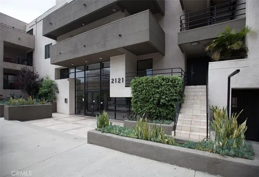 Los Angeles, CA 90025