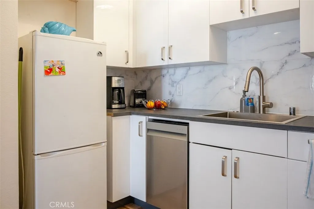 https://cdn.realtyfeed.com/cdn/127/306722074/49da9d7cd81430576ca96c40de5ffe5d.webp