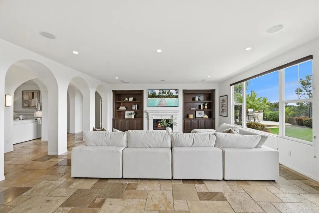 https://cdn.realtyfeed.com/cdn/127/306722087/6c873bcbf328d3c355cc41d435f5417a.webp
