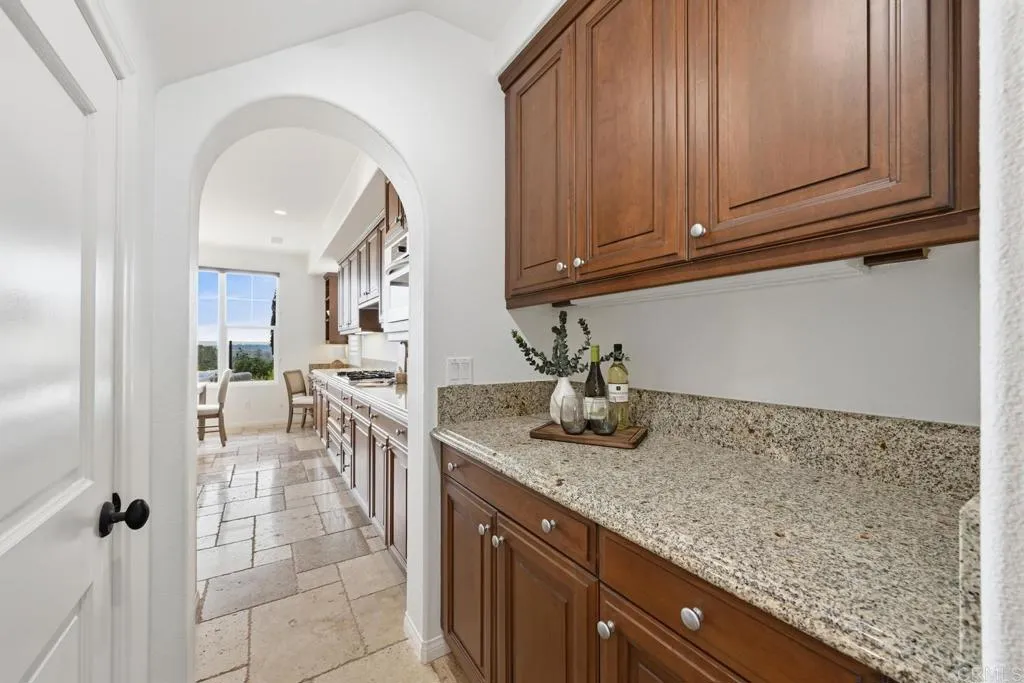 https://cdn.realtyfeed.com/cdn/127/306722087/821bc6557ba6f7e81982df3b987a11f4.webp