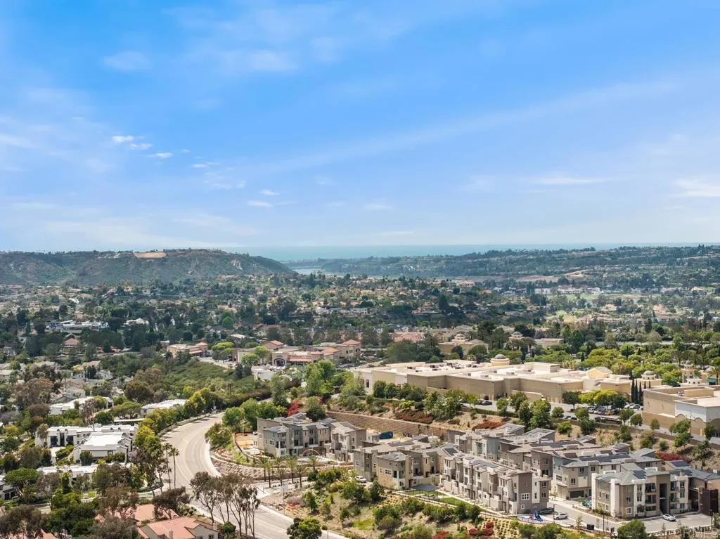 https://cdn.realtyfeed.com/cdn/127/306722087/f2f66f3f20cdc4d966337ce86fea4a38.webp