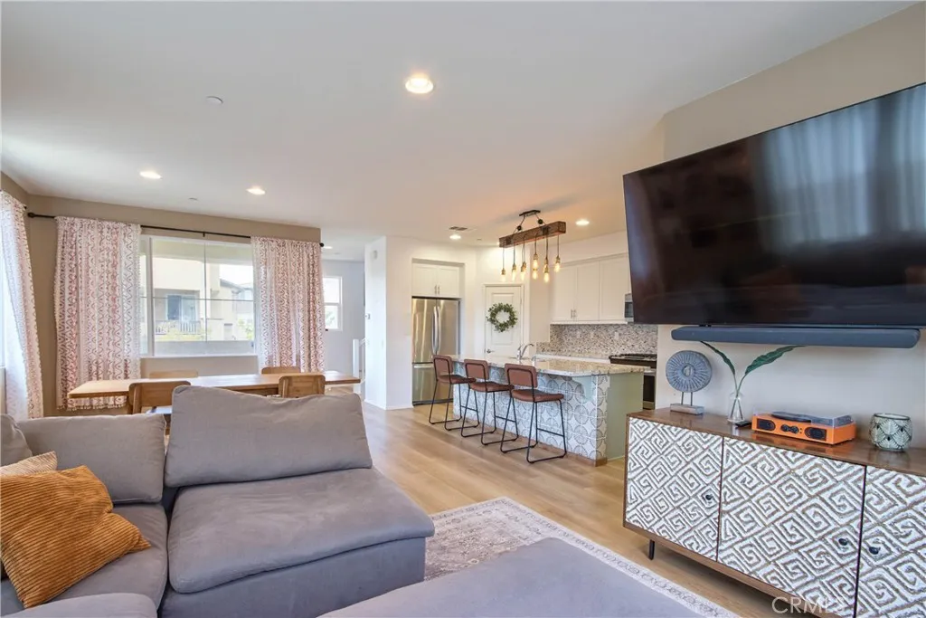 https://cdn.realtyfeed.com/cdn/127/306722122/0691b4a6ea4ce919361eed725b99227f.webp