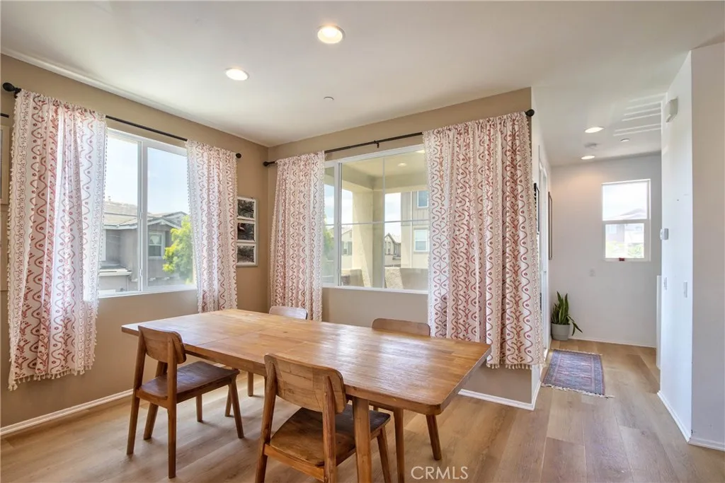 https://cdn.realtyfeed.com/cdn/127/306722122/72cffbdb994370c827146754c9903eb0.webp