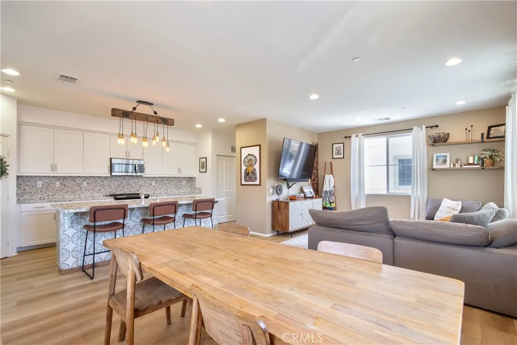 https://cdn.realtyfeed.com/cdn/127/306722122/b5868b1ae728229503729be21f1a5f46.webp